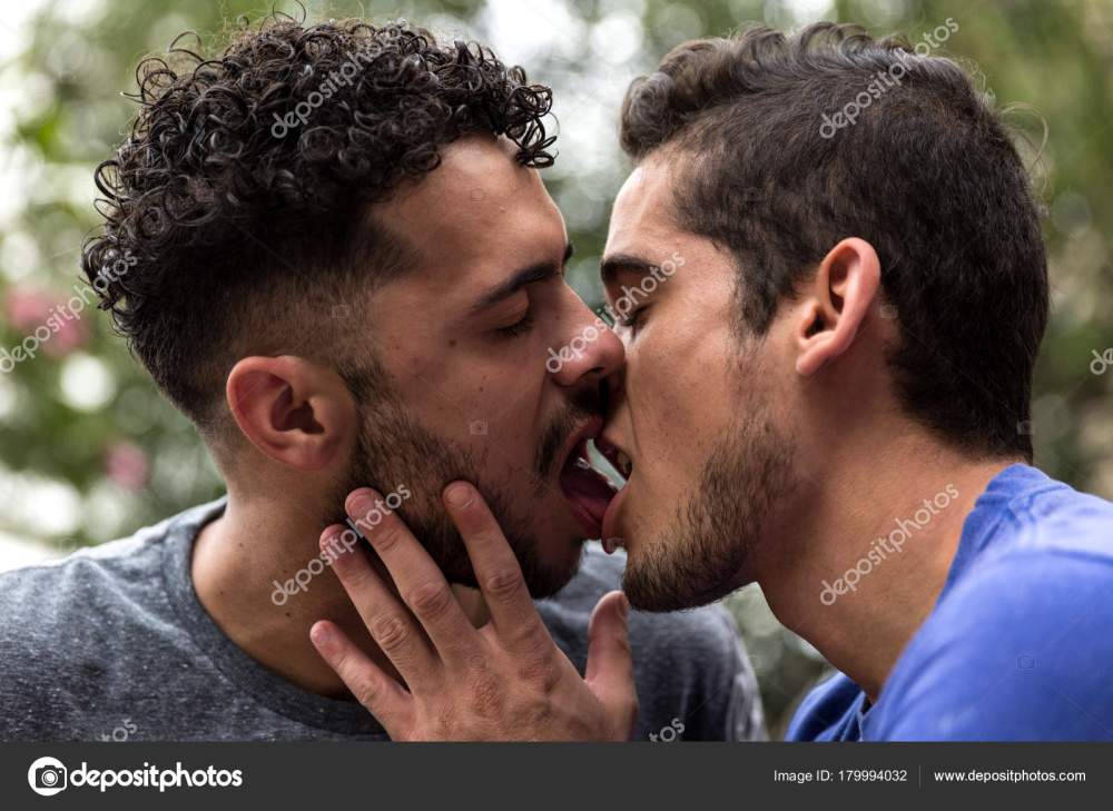 depositphotos_179994032-stock-photo-gay-couple-kissing-romantic-scene.jpg